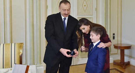 İlham Əliyev 11 yaşlı oğlana verdiyi sözü  tutdu - FOTOLAR, VİDEO